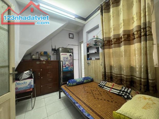 QUẬN 8 - NHÀ 3 TẦNG ĐẸP - TẶNG FULL NỘI THẤT - HẺM 3 GÁC SẠCH ĐẸP HIẾM  THẤY - GIÁ CHỈ - 1