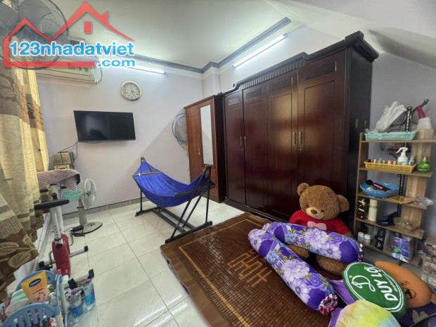 QUẬN 8 - NHÀ 3 TẦNG ĐẸP - TẶNG FULL NỘI THẤT - HẺM 3 GÁC SẠCH ĐẸP HIẾM  THẤY - GIÁ CHỈ - 2