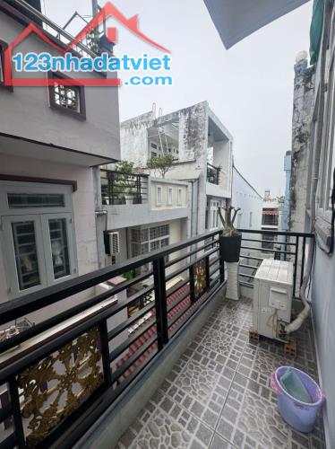 QUẬN 8 - NHÀ 3 TẦNG ĐẸP - TẶNG FULL NỘI THẤT - HẺM 3 GÁC SẠCH ĐẸP HIẾM  THẤY - GIÁ CHỈ - 3
