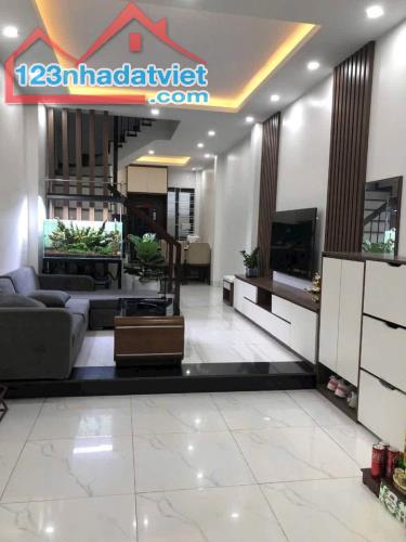 Bán nhà 5 tầng Phan Đình Giót, 42m², full nội thất,giá SIÊU HỜI