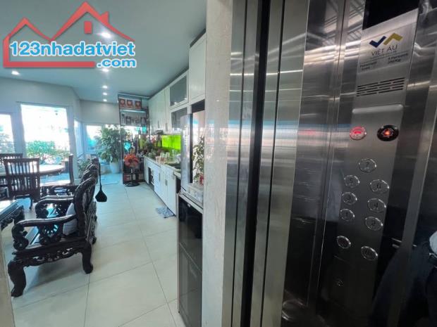Bán tòa nhà 7 tầng, DT 60m2, lô góc, vỉa hè ô tô tránh, thang máy chỉ 2x tỷ - 2