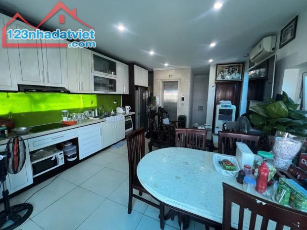 Bán tòa nhà 7 tầng, DT 60m2, lô góc, vỉa hè ô tô tránh, thang máy chỉ 2x tỷ - 3