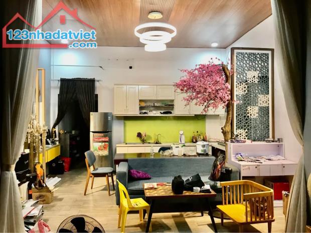 Bán nhà C4 đường LÊ THỊ TÍNH, gần Cù Chính Lan ,chợ Thanh Khê DT 90m2 giá 4ty250