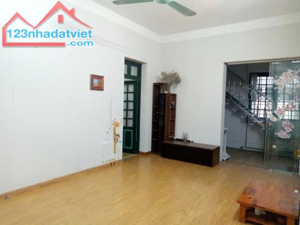 BÁN NHÀ GIÁP BÁT – 90M² SỬ DỤNG – Ô TÔ ĐỖ CỬA – CHỈ 3.6 TỶ - 2