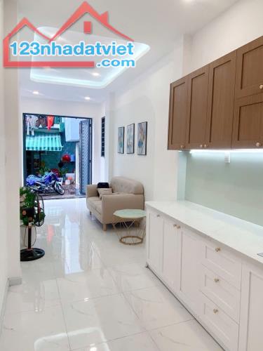 Nhà Đẹp 3 Tầng Vào Ở Liền - Hẻm Rộng Thoáng Cạnh Bên Khu Phan Xích Long - Nội Thất Cơ Bản - 1