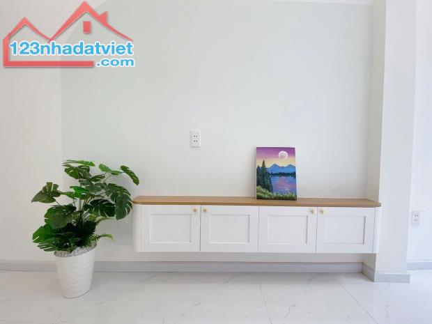 Nhà Đẹp 3 Tầng Vào Ở Liền - Hẻm Rộng Thoáng Cạnh Bên Khu Phan Xích Long - Nội Thất Cơ Bản - 3