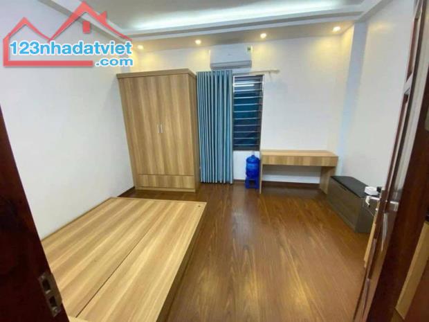 QUAN HOA CẦU GIẤY DT 43M 8,9 TỶ 5 TẦNG MT 4M VỊ TRÍ MẶT NGÕ THÔNG GẦN Ô TÔ TRÁNH - 1