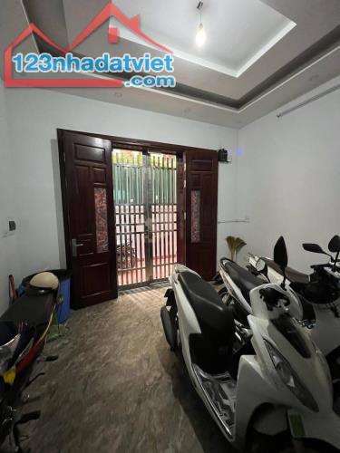 QUAN HOA CẦU GIẤY DT 43M 8,9 TỶ 5 TẦNG MT 4M VỊ TRÍ MẶT NGÕ THÔNG GẦN Ô TÔ TRÁNH - 4