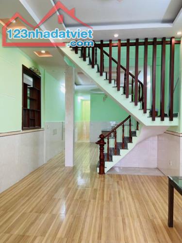 Quận 12 bán nhà mt đường 6m thông tiện kinh doanh giá nhỉnh 6ty - 2