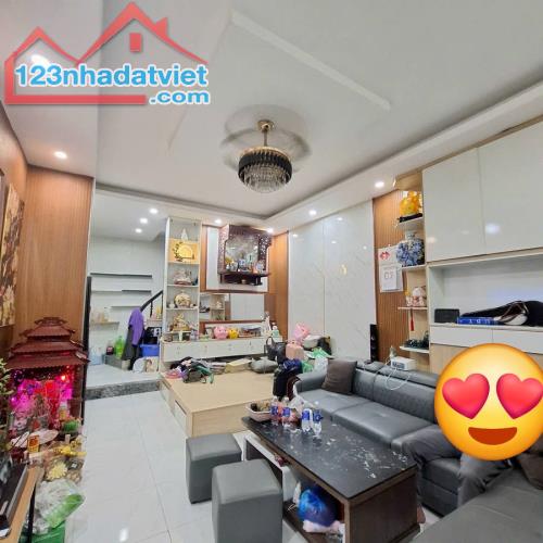 Nhà đẹp ở ngay, trung tâm Lĩnh Nam, giá nhỉnh 3t