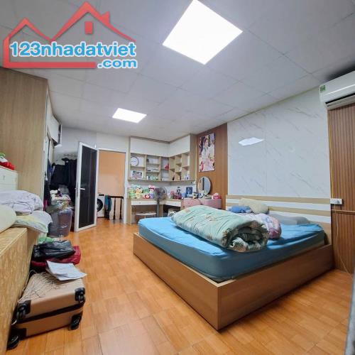 Nhà đẹp ở ngay, trung tâm Lĩnh Nam, giá nhỉnh 3t - 1