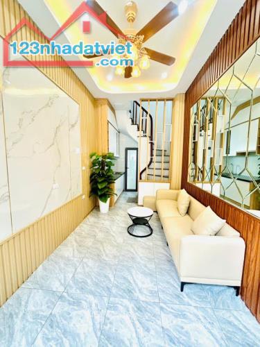 Cần Bán Nhà Lĩnh Nam 25m 3 Tầng 2 Ngủ Full Nội Thất Giá 2.88 Tỷ Nhà Chưa Sổ