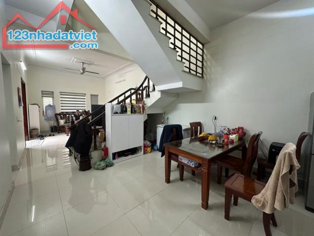 Bán nhà 2 tầng khu phân lô 204 Định Trung, Vĩnh Yên, Vĩnh Phúc. Giá chỉ 5,9 tỷ - 1