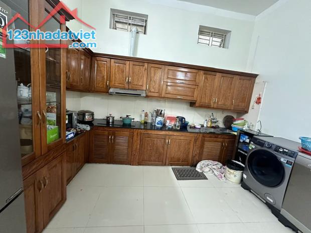 Bán nhà 2 tầng khu phân lô 204 Định Trung, Vĩnh Yên, Vĩnh Phúc. Giá chỉ 5,9 tỷ - 2