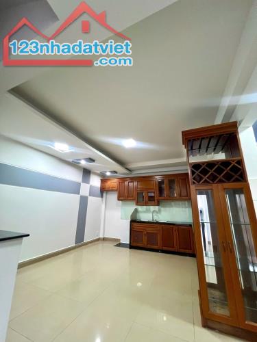 MẶT TIỀN KINH DOANH NGAY CHỢ HIỆP TÂN - TÔ HIỆU - QUẬN TÂN PHÚ - 86M2 - 3 TẦNG - NGANG 5M