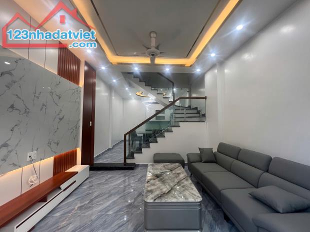 DUY NHẤT CĂN nhà 3,5 tầng  Sở Dầu-Hồng Bàng giá siêu hấp dẫn chỉ 3,tỷ xx Lh 0979087664