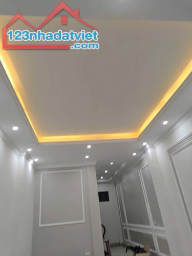 Chính chủ bán gấp nhà  mới thang máy,  ngõ ô tô, Ngô Thì Sĩ, Hà Đông. DT: 45m2 – 5 tầng. - 3