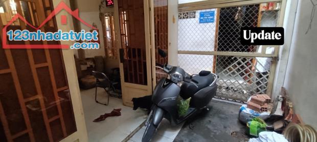 KẸT TIỀN BÁN GẤP, HXH CÁCH NHÀ 5M, [P13Q8] BÌNH ĐÔNG 40M2(4 X 12M) 2T, 2PN, CHỈ CÒN 2.7 TỶ - 2