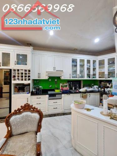 HIẾM CÓ! BÁN BIỆT THỰ PHỐ THÁI HÀ - LÔ GÓC 184M² - MT 12M - Ô TÔ TRÁNH - KINH DOANH - GIÁ - 1