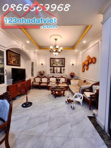HIẾM CÓ! BÁN BIỆT THỰ PHỐ THÁI HÀ - LÔ GÓC 184M² - MT 12M - Ô TÔ TRÁNH - KINH DOANH - GIÁ - 3