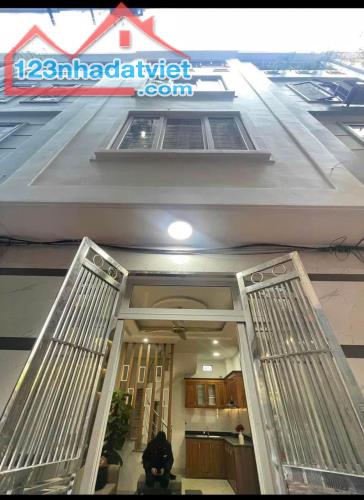 Cần Bán Nhà Lĩnh Nam 30m 5 Tầng 4 Ngủ Nhà Mới Giá 4.1 Tỷ Sổ Chung