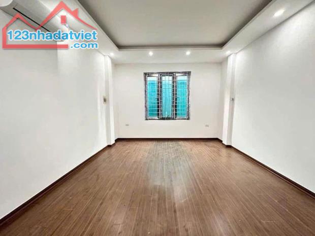 Cần Bán Nhà Lĩnh Nam 30m 5 Tầng 4 Ngủ Nhà Mới Giá 4.1 Tỷ Sổ Chung - 2