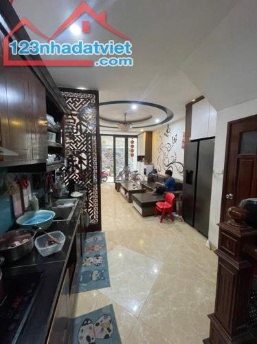 Bán nhà Định Công Thượng, Hoàng Mai. 40m2 x 5 Tầng. MT 4.2m. NGÕ THÔNG. Ô TÔ. Hơn 10 Tỷ. - 2