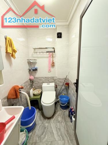 7,7 TỶ GIỜ CẦN T.IỀN B.ÁN NHANH 6,65 TY  NH.À MẶT NGÕ KINH DOANH - GIẢI PHÓNG THÔNG LÊ THA - 5