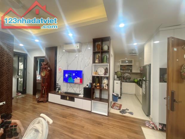 (Tin thật 100%) CH 65m2 x 2PN có lốt ô tô tại FLC Đại Mỗ - Ban công hướng Đông - Nội thất