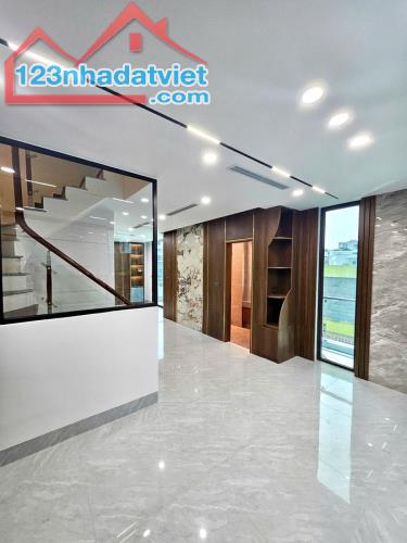 Bán nhà, văn phòng 5T lô góc,đường ô tô Ngọc Thuỵ DT65m .19,8 tỷ - 2
