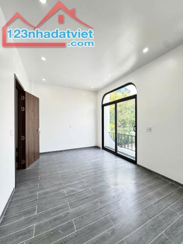 BÁN NHÀ ĐẸP 2.55 TỶ 3 TẦNG 52M2 ( TÂY NAM ) NGÕ NGẮN CHỢ KÊNH - 3