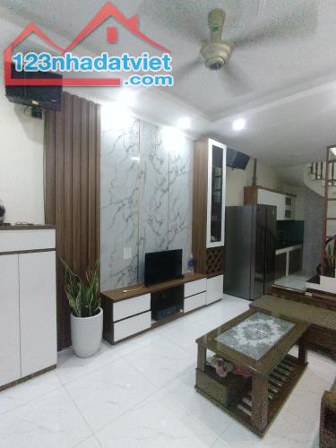 Cho thuê nhà riêng, mặt đường, đường thông - 1