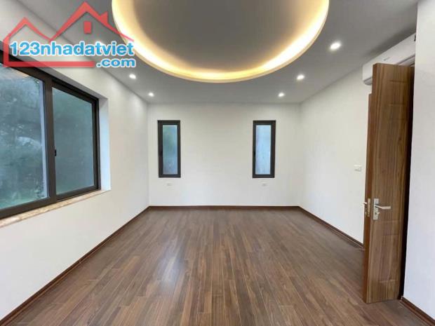 NHÀ PHỐ ĐƯỜNG LÁNG - ĐỐNG ĐA. DIỆN TÍCH 62M2 - XÂY 5 TẦNG - MẶT TIỀN 6,5M. CÁCH 1 NHÀ RA P - 2
