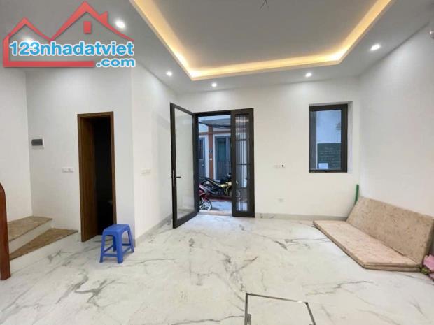 NHÀ PHỐ ĐƯỜNG LÁNG - ĐỐNG ĐA. DIỆN TÍCH 62M2 - XÂY 5 TẦNG - MẶT TIỀN 6,5M. CÁCH 1 NHÀ RA P - 3