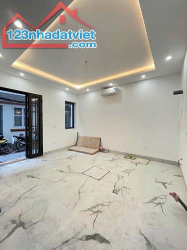 NHÀ PHỐ ĐƯỜNG LÁNG - ĐỐNG ĐA. DIỆN TÍCH 62M2 - XÂY 5 TẦNG - MẶT TIỀN 6,5M. CÁCH 1 NHÀ RA P - 4