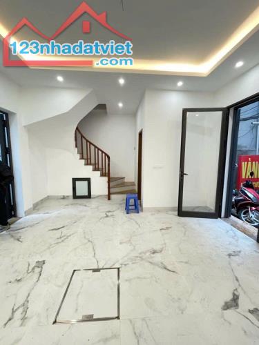 NHÀ PHỐ ĐƯỜNG LÁNG - ĐỐNG ĐA. DIỆN TÍCH 62M2 - XÂY 5 TẦNG - MẶT TIỀN 6,5M. CÁCH 1 NHÀ RA P - 5