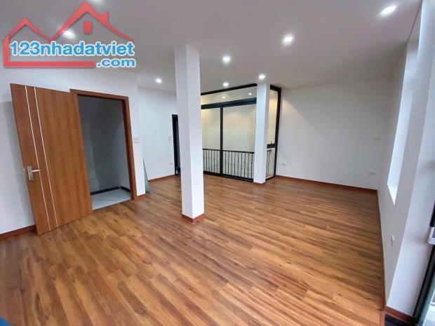 NHÀ MỚI ĐẸP TRÍCH SÀI TÂY HỒ 90M2 - SÁT HỒ - YÊN TĨNH CHỈ 13 TỶ - 2