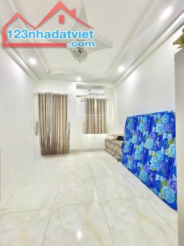 Bán nhà Quận 8, 92m2, ngang 5.4m 4 tầng,5PN, giá nhỉnh 6 tỷ, tiện ích đầy đủ, không qh