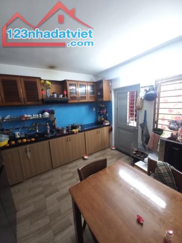 ► Nhà Mặt Tiền Nguyễn Tri Phương đường 10.5m lề 5m, Vị trí Kinh Doanh , 3 tầng kiên cố,