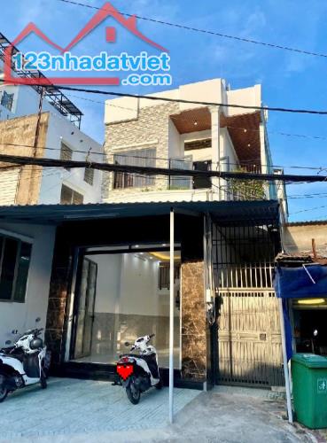Nhà mặt tiền 3 tầng Gần EMART Phan Huy Ích p12 Gò Vấp