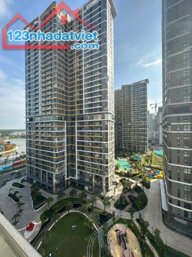Bán gấp căn góc 2PN BE, view nội khu hồ bơi, tầng trung vừa đẹp, giá cực tốt chỉ 4tỷ8 bao - 1