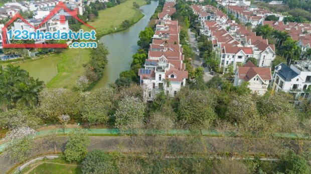 BÁN BIỆT THỰ CIPUTRA TÂY HỒ HÀ NỘI DT 324m2, xây 3 tầng, sân vườn rộng