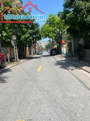 Chính chủ gửi Bán Đất Giang Biên, ngõ thông ô tô tránh, DT 50m, MT 5m, nhỉnh 8 tỷ