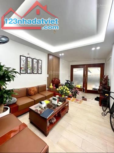 NHÀ PHỐ TRUNG KÍNH- LÔ GÓC 3 MẶT THOÁNG, Ở SƯỚNG- 35M, 5 TẦNG- 7,x Tỷ