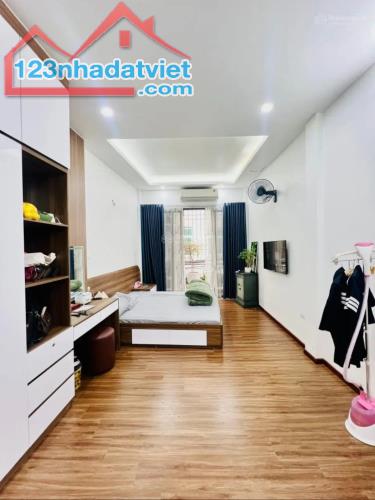 NHÀ PHỐ TRUNG KÍNH- LÔ GÓC 3 MẶT THOÁNG, Ở SƯỚNG- 35M, 5 TẦNG- 7,x Tỷ - 2