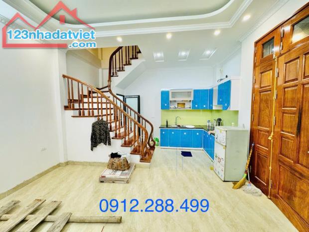 BÁN NHÀ HỒNG MAI - HAI BÀ TRƯNG - 33M - 7,9 TỶ - 5,5M MẶT TIỀN – 30M RA PHỐ
