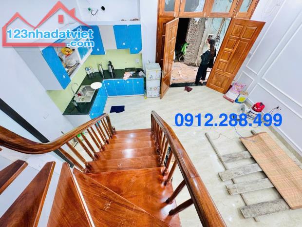 BÁN NHÀ HỒNG MAI - HAI BÀ TRƯNG - 33M - 7,9 TỶ - 5,5M MẶT TIỀN – 30M RA PHỐ - 1