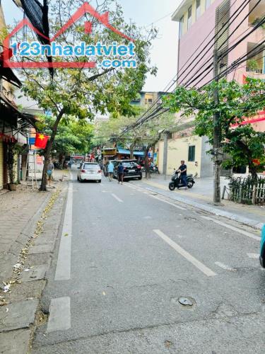 Bán nhà mặt phố Quỳnh Lôi - gần bv Thanh Nhàn , vỉa hè siêu rộng , dt 45M giá 4.75 tỷ