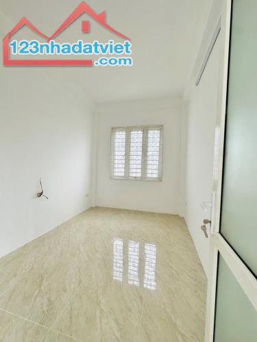 Bán nhà mặt phố Quỳnh Lôi - gần bv Thanh Nhàn , vỉa hè siêu rộng , dt 45M giá 4.75 tỷ - 2