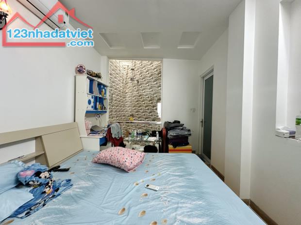 HƠN 7 TỶ NHÀ PHÚ NHUẬN - 10M XE HƠI ĐỖ - HẺM THÔNG LÊ VĂN SỸ - 48M2 4 TẦNG 4PN ĐẸP CHUẨN - 4